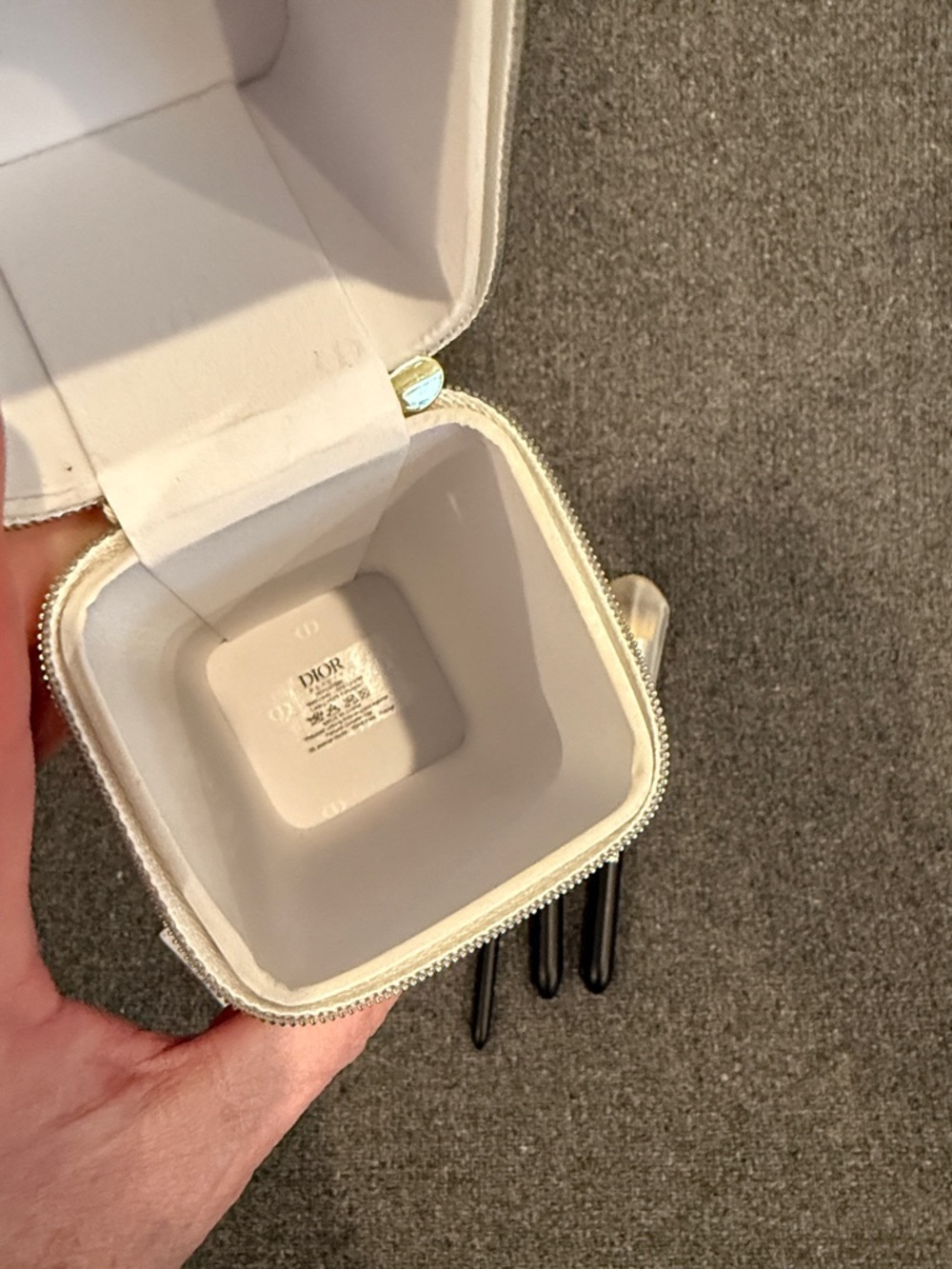 Dior Cream Case with Black-Handled Brush Trio and Gold Logo - Picture 4 of 5